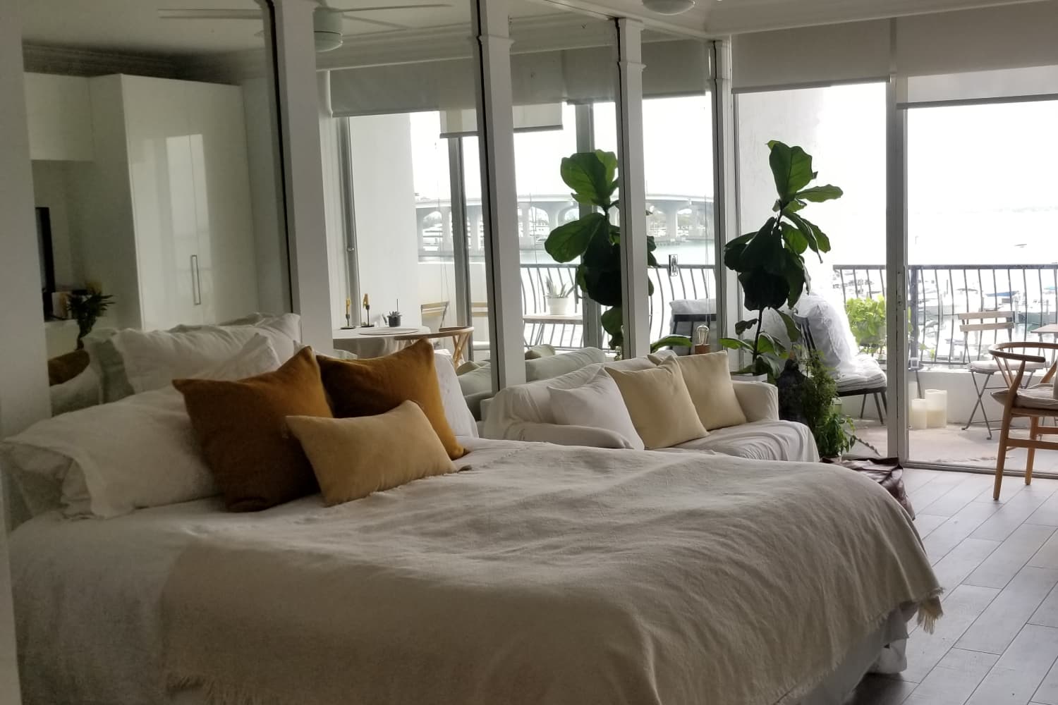 A 370 Square Foot Miami Studio Feels Much Larger Thanks To Mirrors 